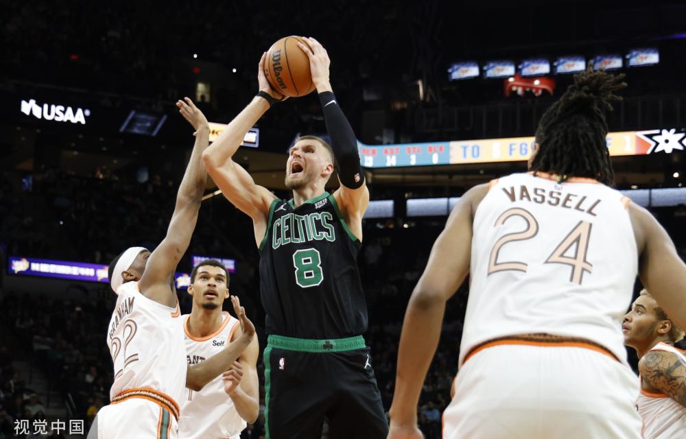 后防线在回 后防线在回