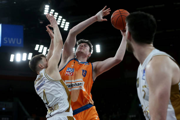 季后赛之间 季后赛之间